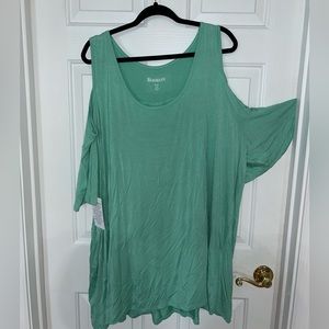 Womens Roaman’s short sleeve open shoulder size 26/28 2X never worn w/ care tag